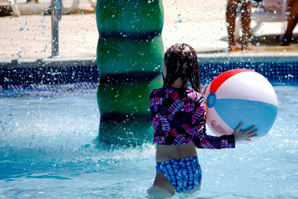 Keine Langeweile mit den Wasserspielen im Pool – Ratgeber KletterKinder
